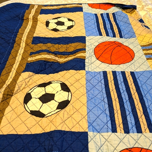 Other - Twin size quilt sports theme